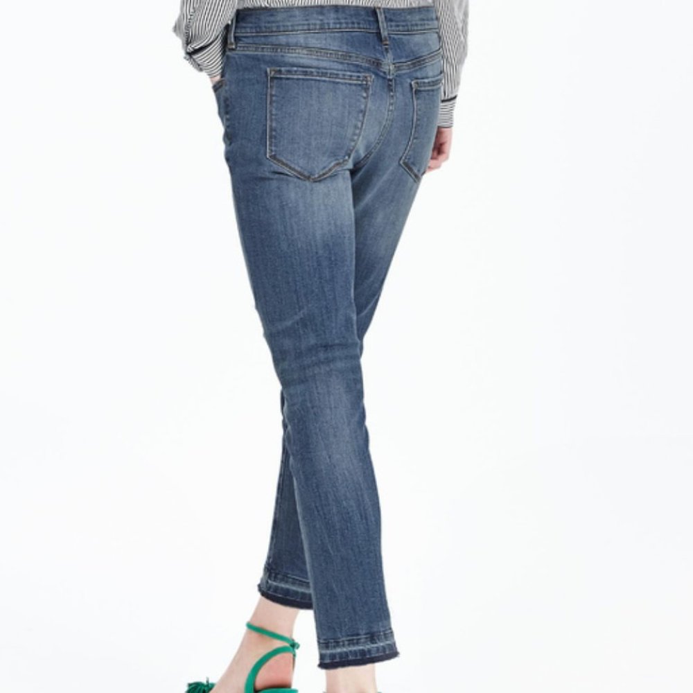 Banana Republic Premium Denim Straight Crop Fray Hem Size 28 Distress Girlfriend